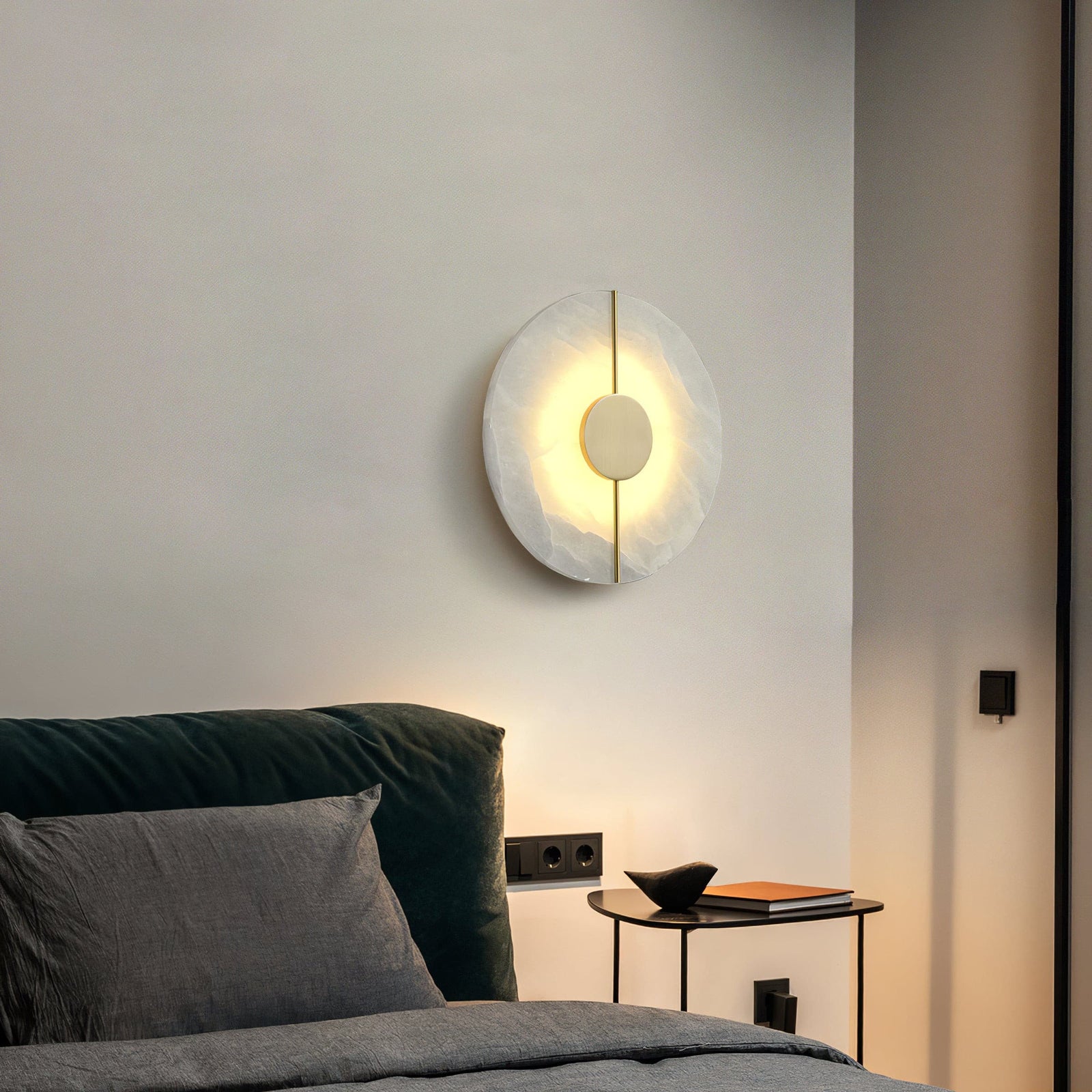 Artistieke wandlamp van dolomiet en koper met retro-uitstraling - afbeelding 42 | Noma Lighting