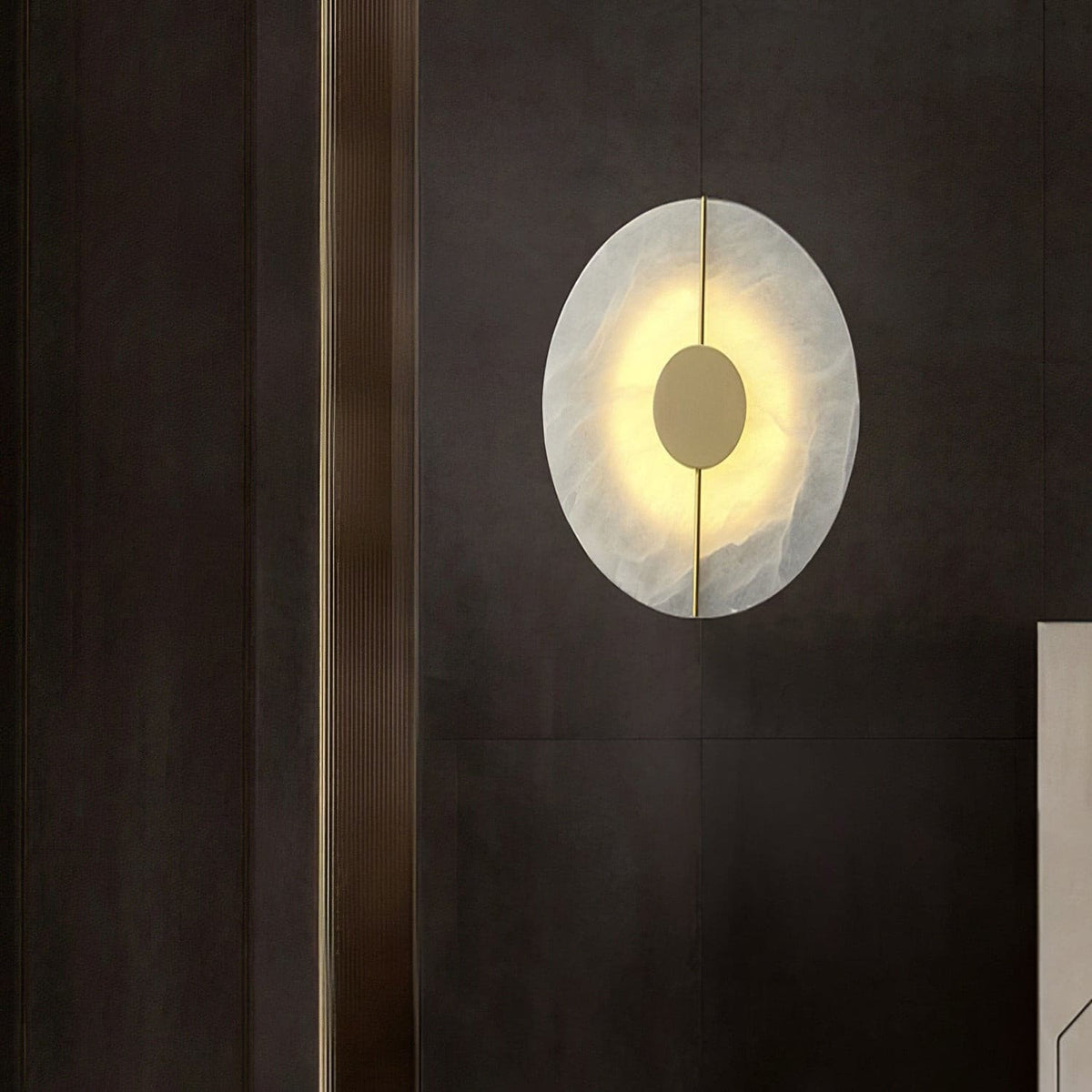 Artistieke wandlamp van dolomiet en koper met retro-uitstraling - afbeelding 35 | Noma Lighting