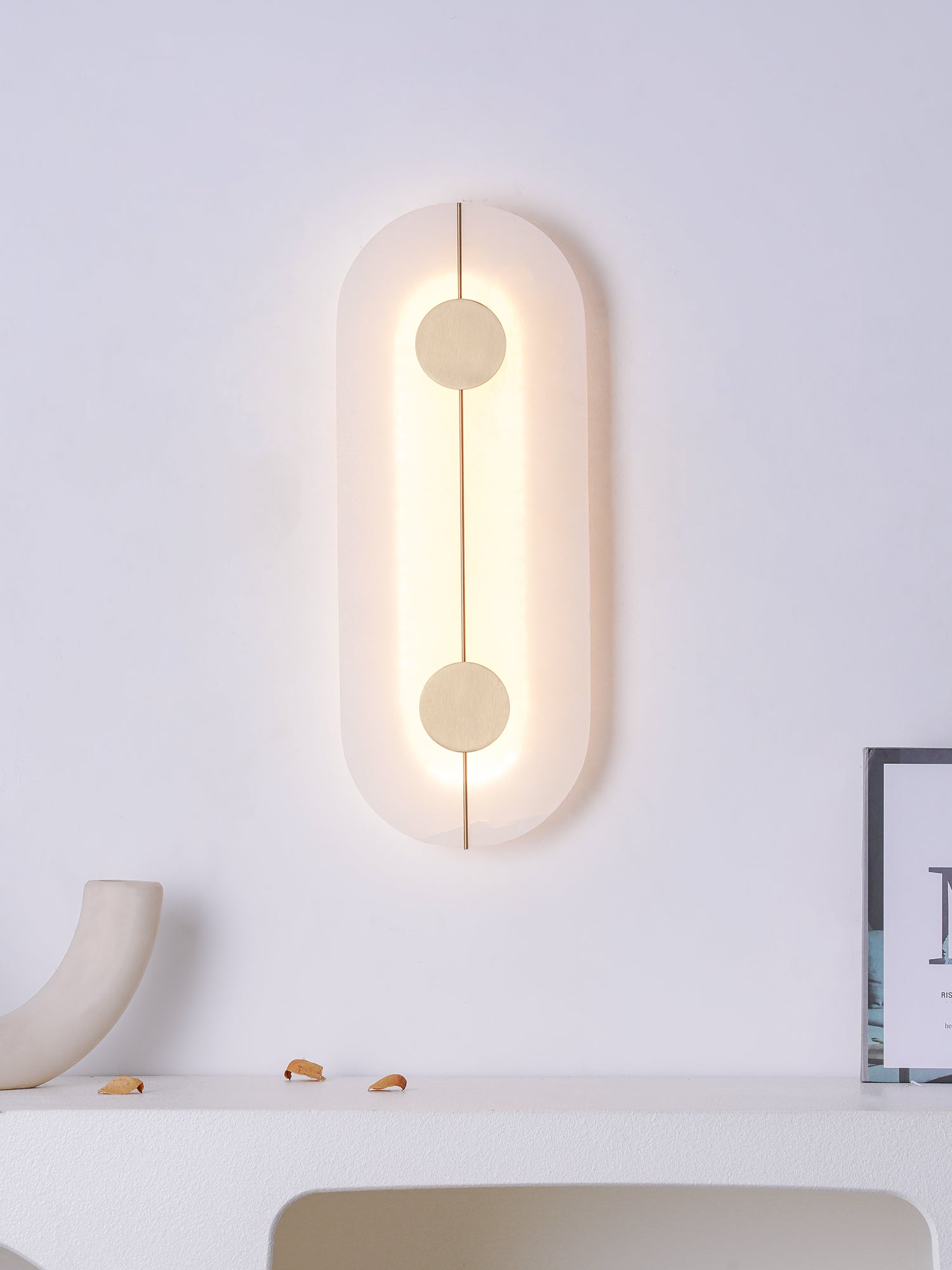 Artistieke wandlamp van dolomiet en koper met retro-uitstraling - afbeelding 6 | Noma Lighting