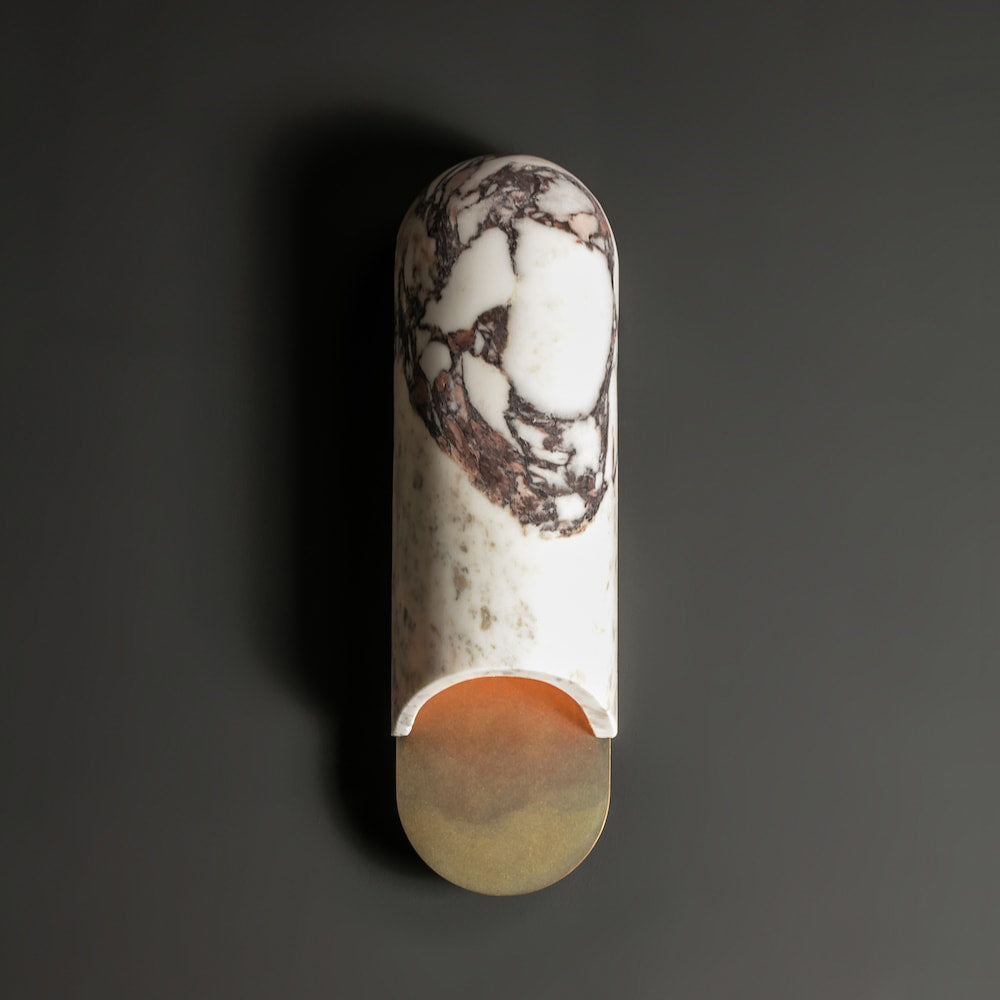 Capsulevormige wandlamp van geel travertin, marmer en messing - afbeelding 4 | Noma Lighting