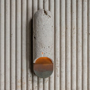 Capsulevormige wandlamp van geel travertin, marmer en messing - afbeelding 6 | Noma Lighting