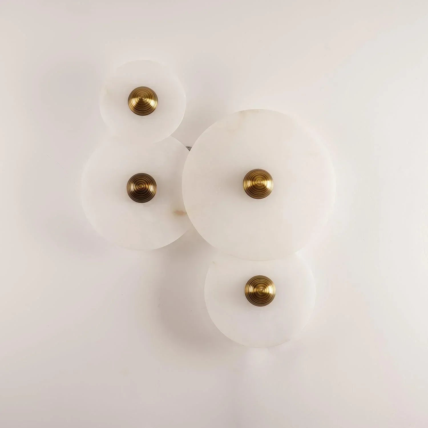Slanke moderne minimalistische wandlamp van albast - afbeelding 14 | Noma Lighting
