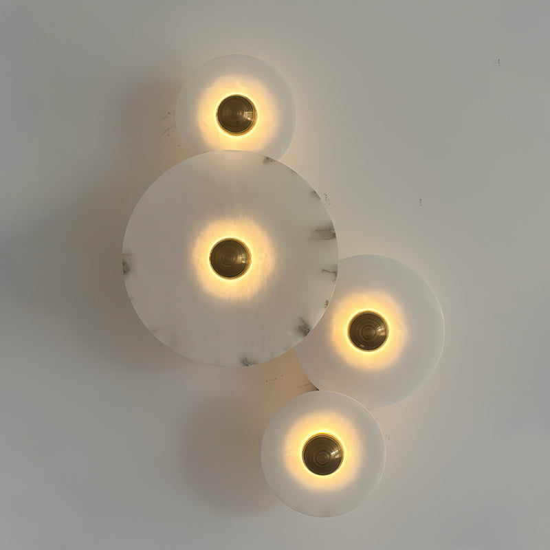 Slanke moderne minimalistische wandlamp van albast - afbeelding 4 | Noma Lighting