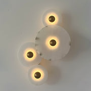 Slanke moderne minimalistische wandlamp van albast - afbeelding 5 | Noma Lighting