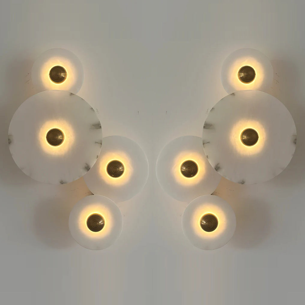 Slanke moderne minimalistische wandlamp van albast - afbeelding 6 | Noma Lighting