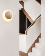 Tavenise ronde wandlamp in travertin - afbeelding 14 | Noma Lighting