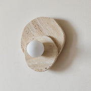 Tavinielle wandlamp travertin Layered Wabi-sabi Esthetiek - afbeelding 8 | Noma Lighting